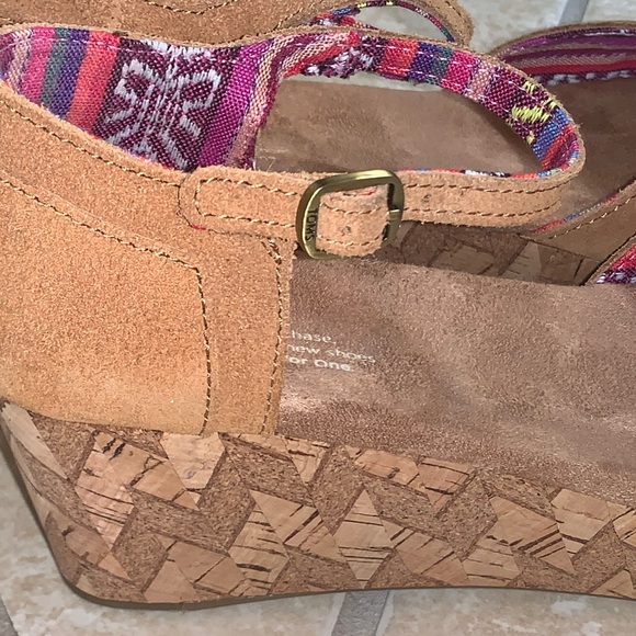 TOMS SUEDE WEDGES women’s heels size 9 -worn once - Picture 10 of 14